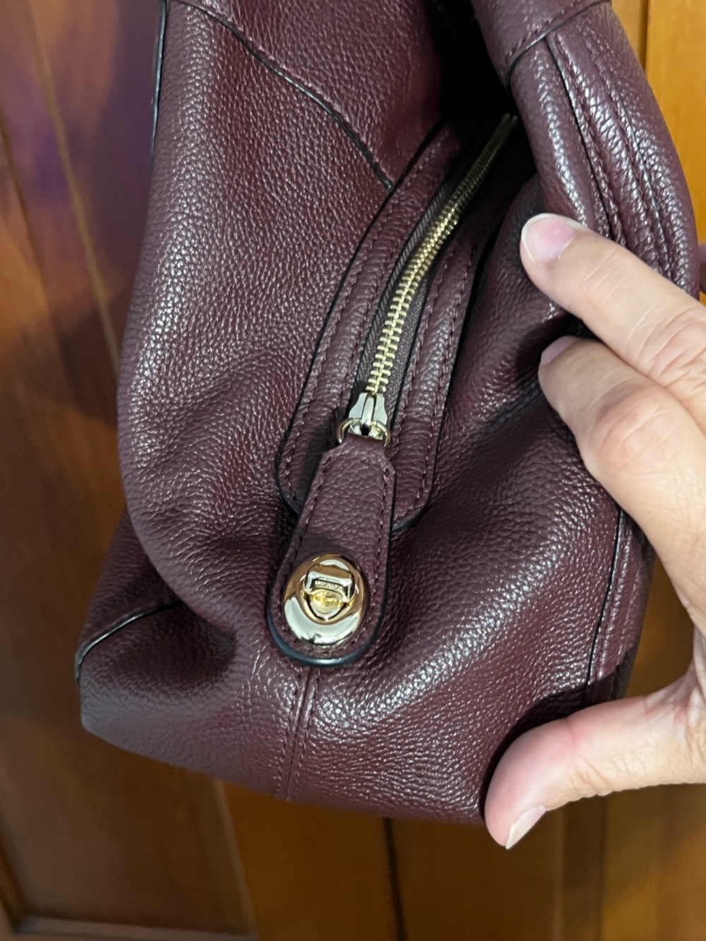 Coach Edie Turnlock Shoulder Bag Burgundy Pebbled Leather Gold Chain Strap EUC - Picture 5 of 16